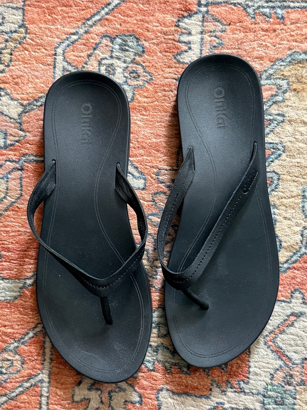 OluKai Women's Black Minimalist Flip Flops